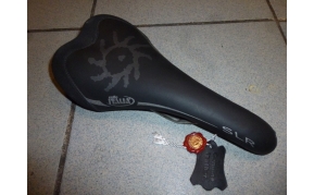 Bianchi logo-s Selle Italia SLR nyereg