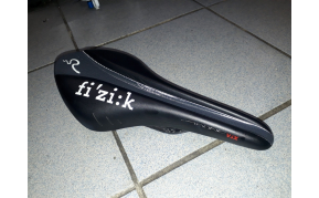 FIZIK ARIONE V5X nyereg használt